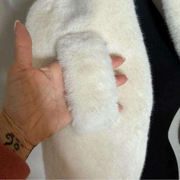 LOVE & LORE Cream White Faux Fur Scarf Stole Wrap Satin Lining - Picture 5 of 10